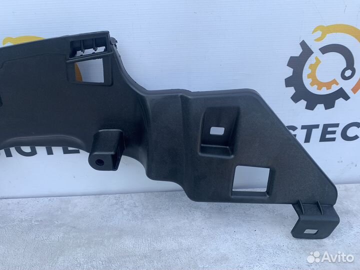 Кронштейн насадки глушителя Mercedes A1668852714