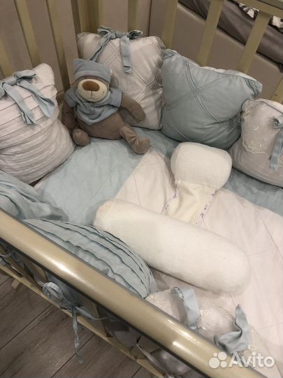 Детская кроватка с маятником и ящиком