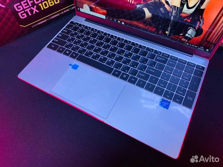 Новый ноутбук i7 8 гб SSD 128 гб + HDD 500 гб