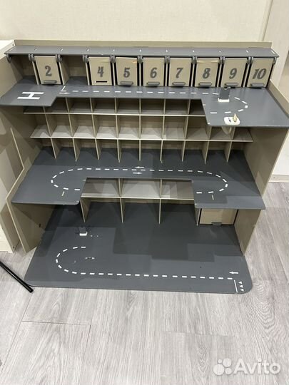 Гараж - парковка для детских машинок