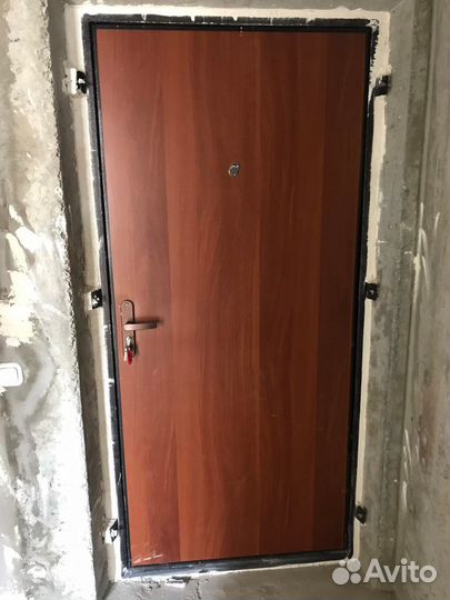 Продам дверь б/у
