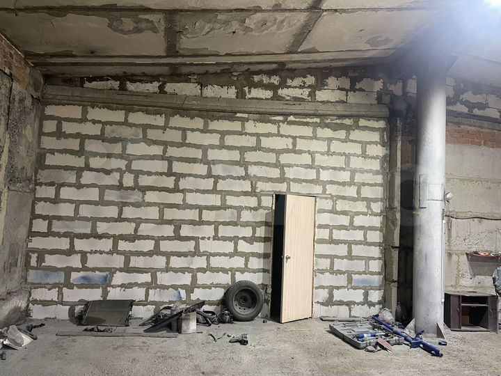 Гараж, > 30 м²
