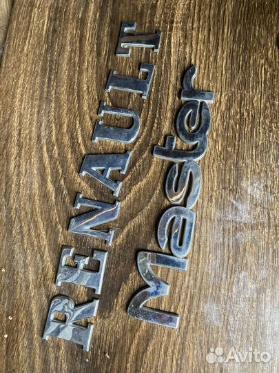 Шильдик Renault master