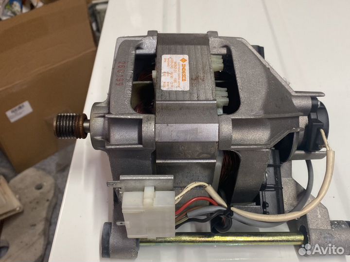 Двигататель стиральной машины indesit