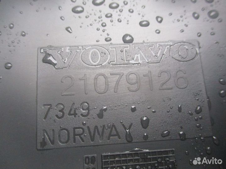 Кожух рулевой колонки Volvo 21079126