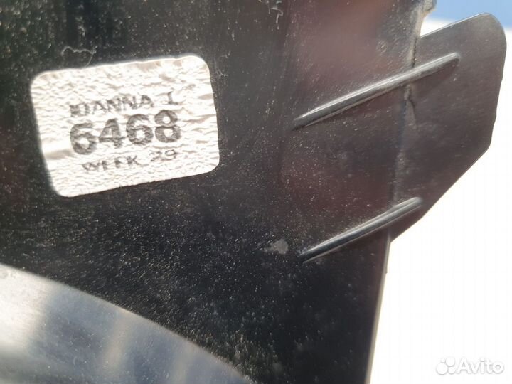 Спойлер двери багажника правый Nissan Qashqai J11E