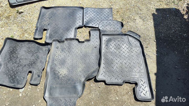 Автомобильные коврики резиновые