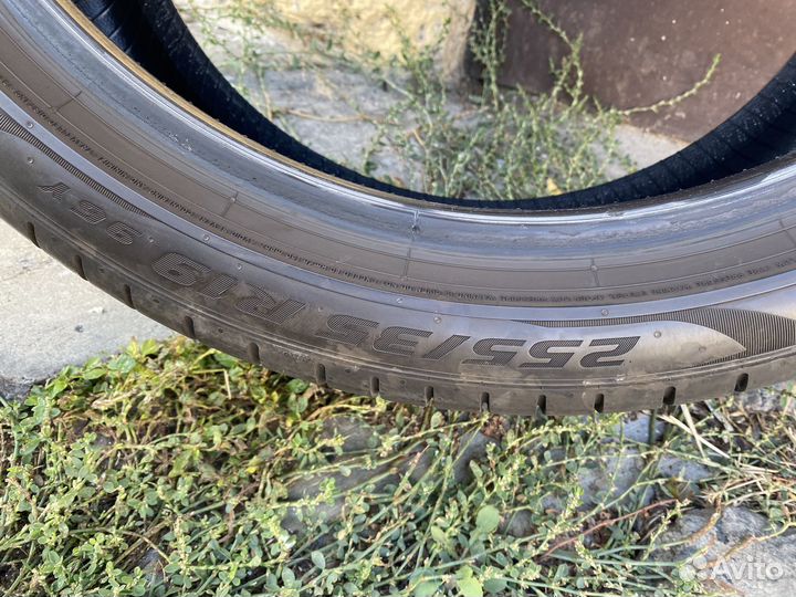 Pirelli P Zero 255/35 R19 96Y