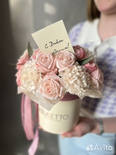 Цветы в шляпной коробке