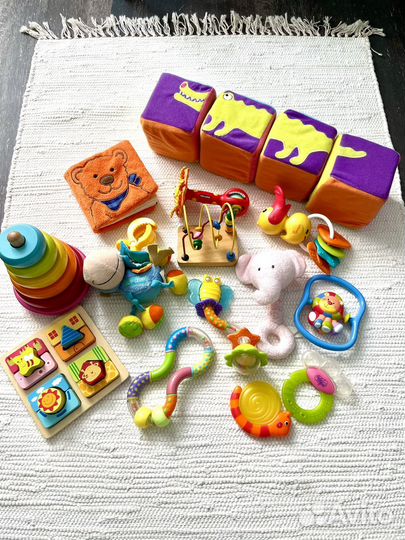 Развивающие игрушки для детей до 1 года пакетом