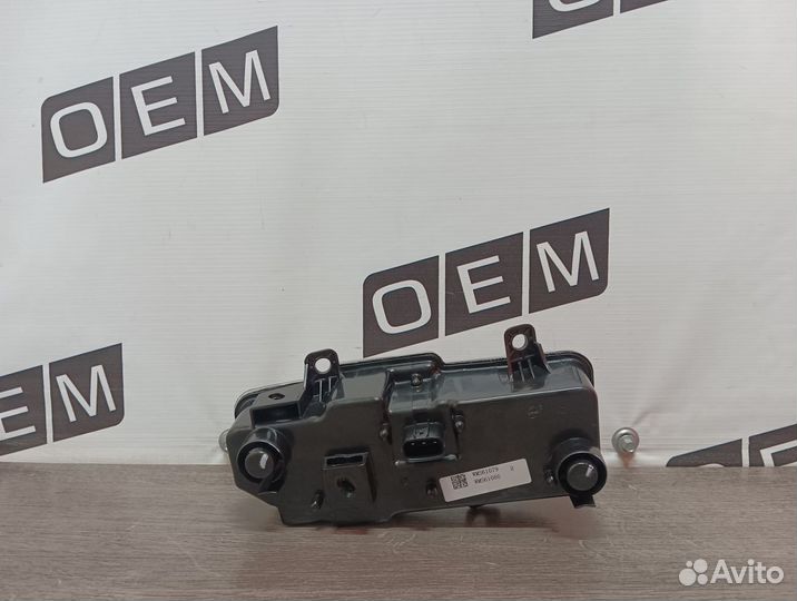 Ходовой огонь правый Mitsubishi Pajero 4