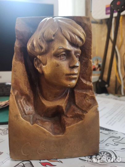 Бюст Есенина