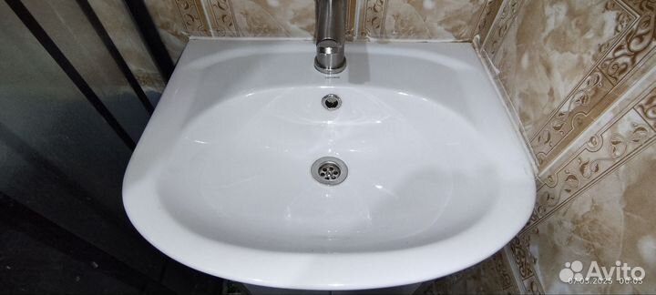 Раковина с тумбой