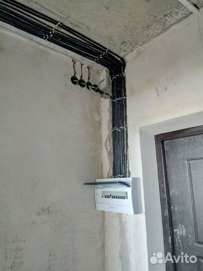 Электромонтёр-электромонтажник