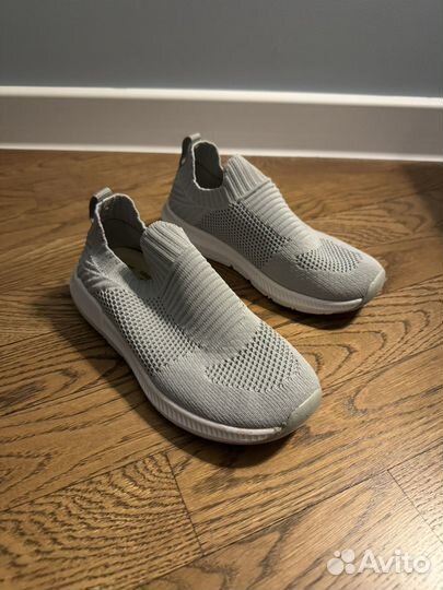 Кроссовки легкие