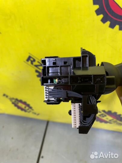 Подрулевой переключатель поворотников Geely Atlas