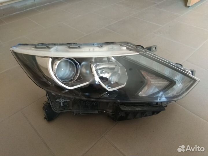 Nissan Qashqai J11 фара правая оригинал