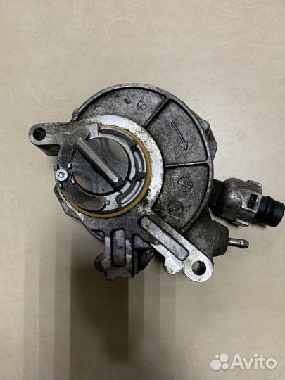 Насос вакуумный BMW N63 B44 11667566291