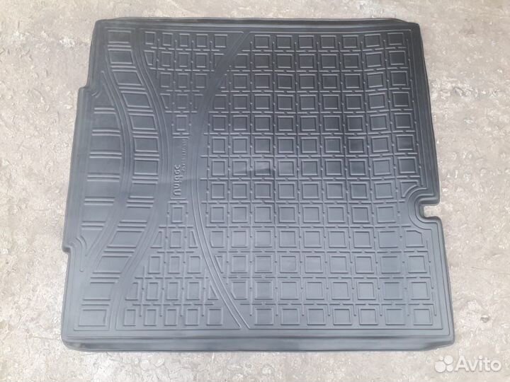 Оригинальный коврик в багажник Vesta SW, Cross