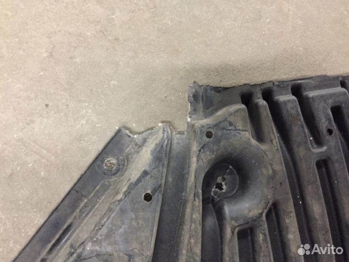 Защита двигателя Mercedes E A207