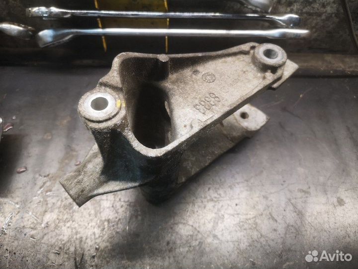 Кронштейн подушки двс Антара Каптива 2.2