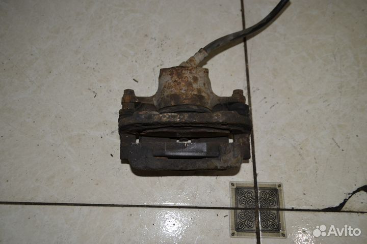 Тормозной суппорт передний правый Skoda Felicia