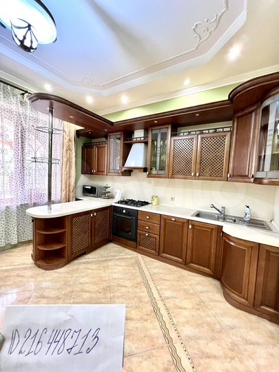 Дом 350 м² на участке 8 сот.