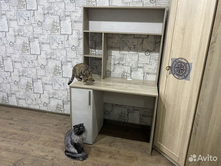 Компьютерный стол