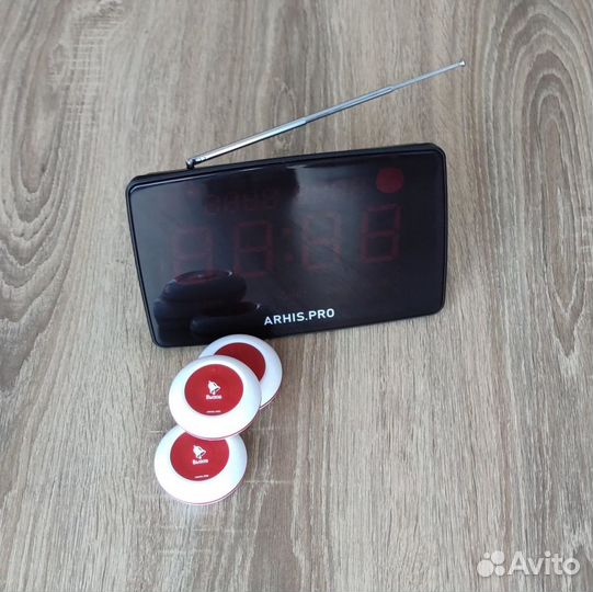 Кнпока вызова официанта и табло отображения вызова