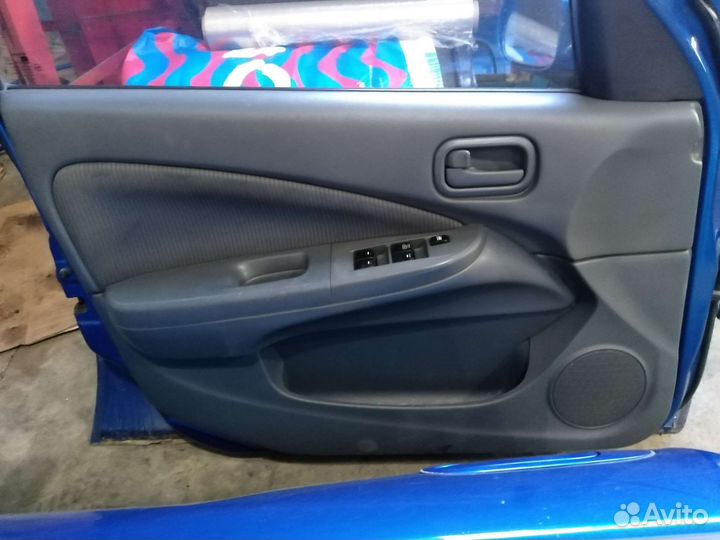 Обшивки дверей Nissan Almera Classic