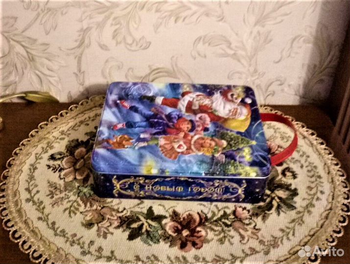 Новые,металлические коробки д\подарков и прочего