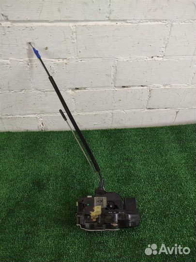 Замок двери передней левой Chevrolet Cruze J300 2