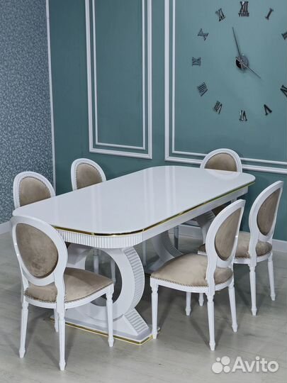 Кухонный стол и стулья