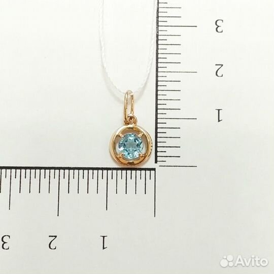Золотая подвеска с камнем