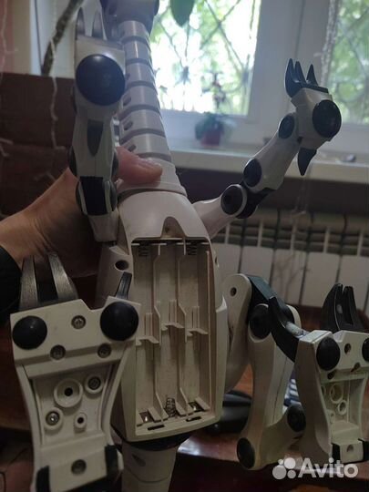 Робот динозавр