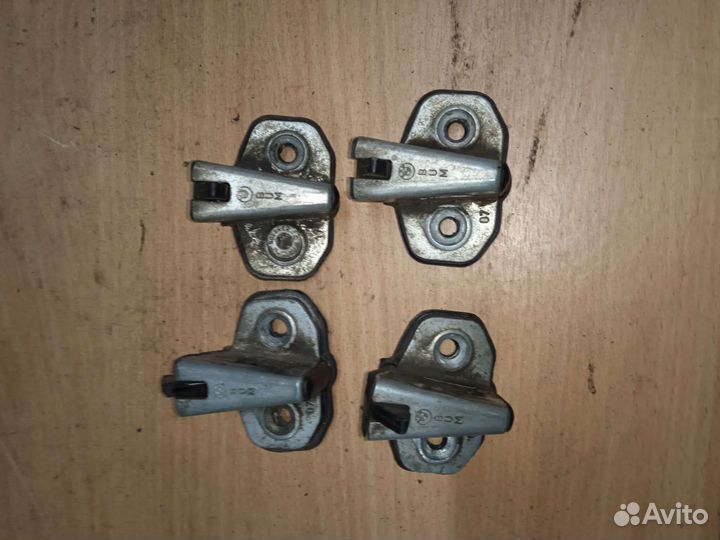 Фиксатор замка BMW 5 Е34 бмв