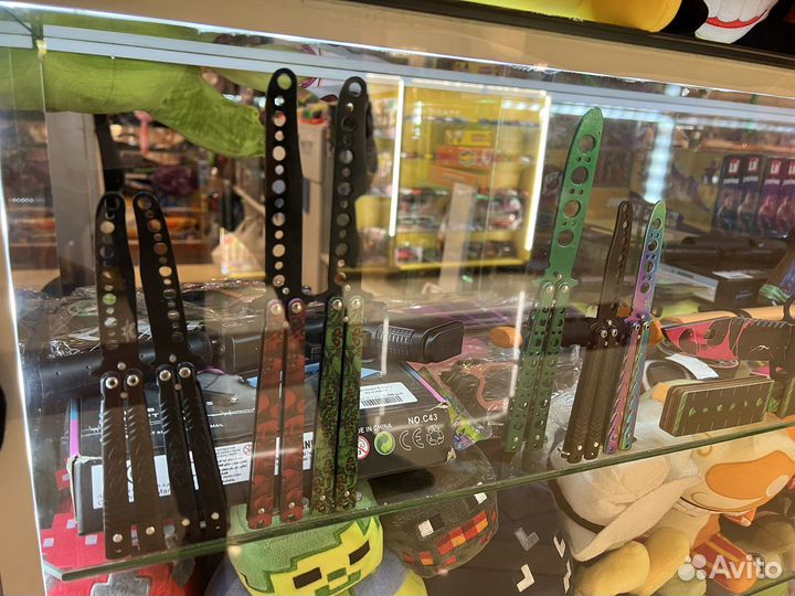 Пистолеты и автоматы с пульками и гильзами