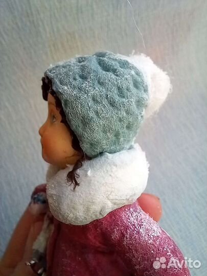 Ватная ёлочная игрушка Девочка с коньками