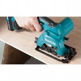 Аккумуляторная дисковая пила Makita HS301DZ