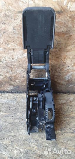 Подлокотник Volkswagen Golf V 2003-2009