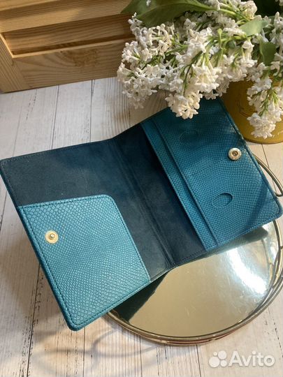 Обложка для паспорта на скрытой кнопке