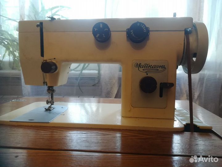 Швейная машинка Чайка 143
