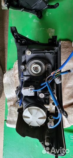 Правая фара Land Cruiser 200