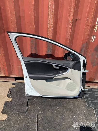 Левая передняя дверь Вольво V40 2поколение хэтчбек