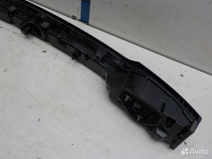 Фонарь задний левый внутренний Land Rover Range Ro