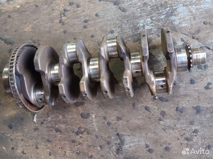 Коленвал 050105189B