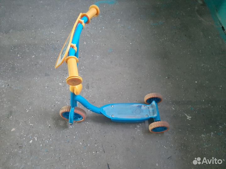 Самокат трехколесный