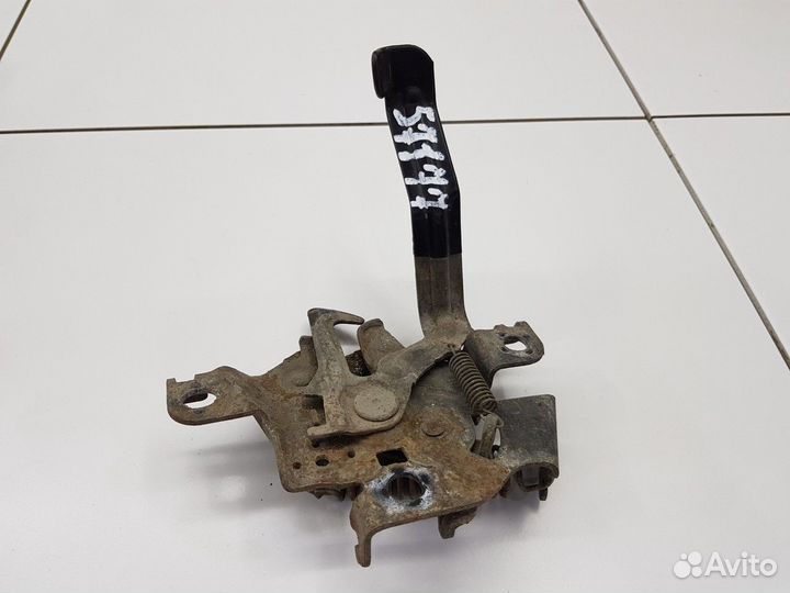 Замок капота (Toyota Corolla)