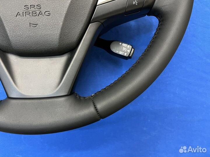 Оригинальный руль с косточкой Toyota Camry 55