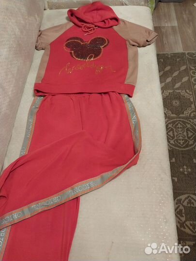 Спортивный костюм и ветровка женская